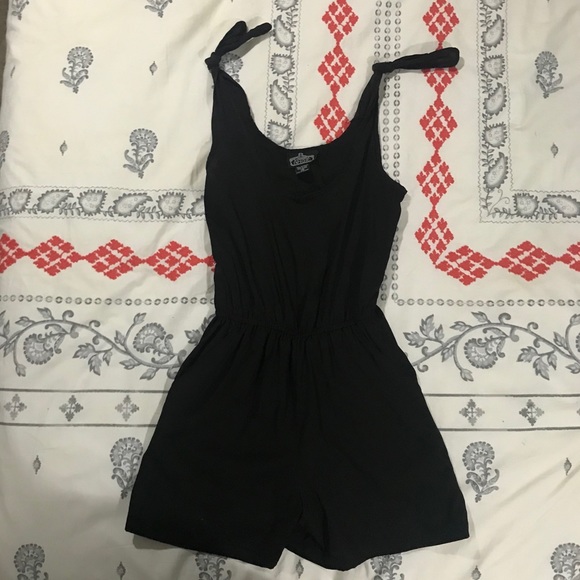 Black XS Angie adjustable romper - Picture 1 of 5